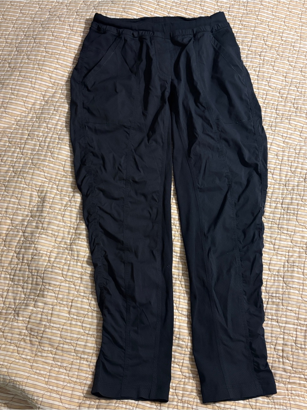 lululemon athletica Black Track Jogger Dance Cropped Activewear Pants Size 6